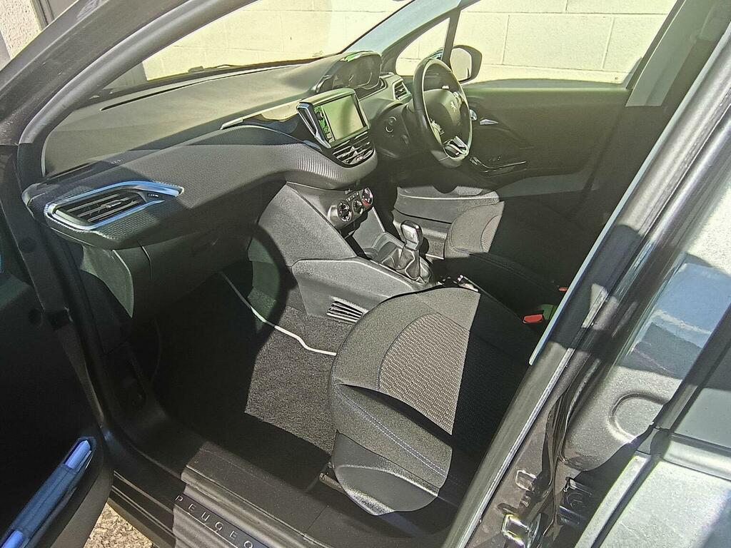 Peugeot 208 1.2 Signature Puretech Ss Black #10