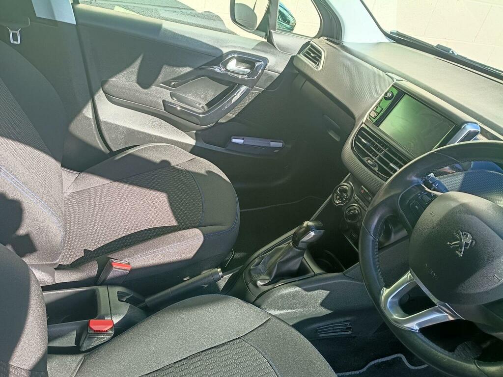 Peugeot 208 1.2 Signature Puretech Ss Black #9