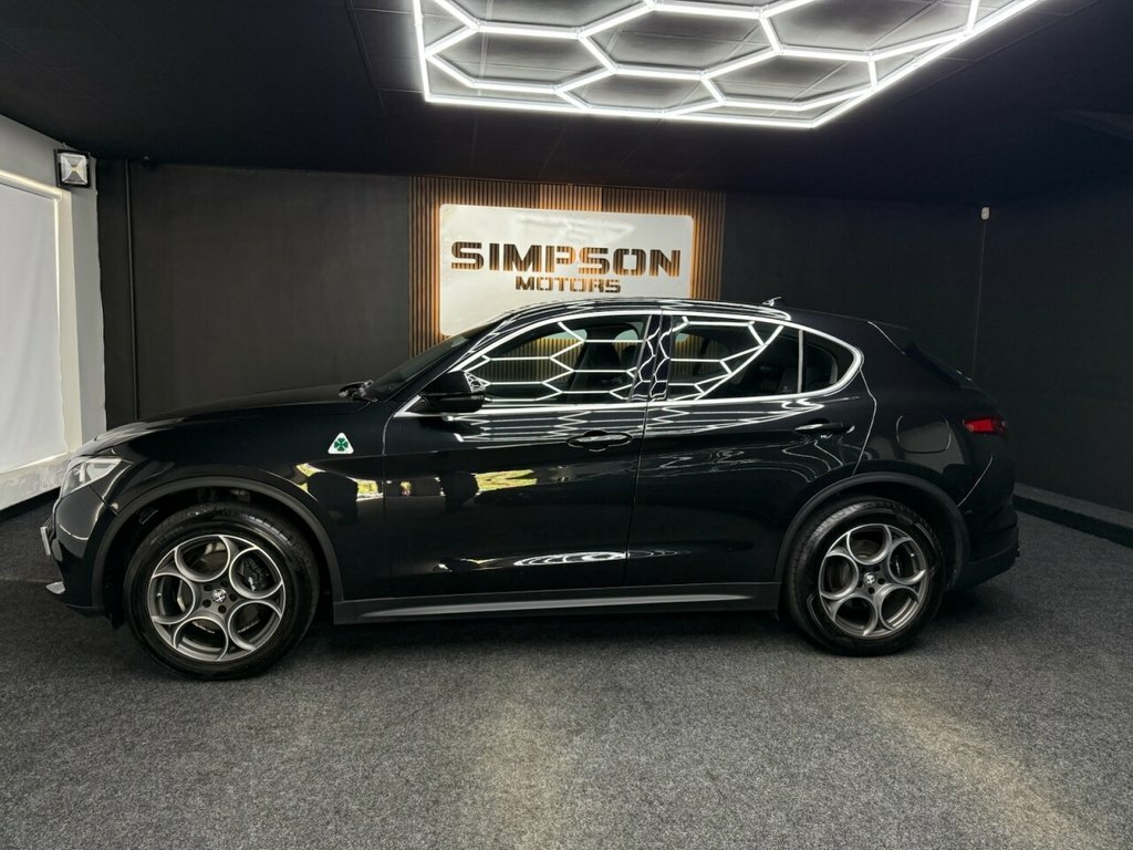 Alfa Romeo Stelvio 2L Speciale Black #4