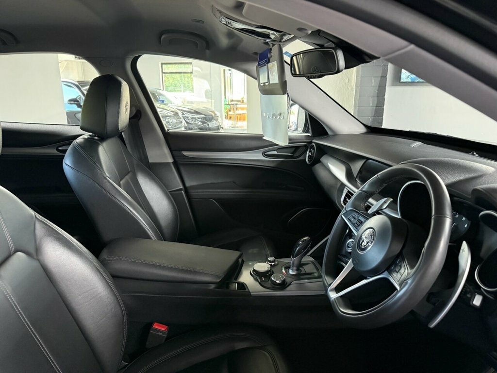 Alfa Romeo Stelvio 2L Speciale Black #4