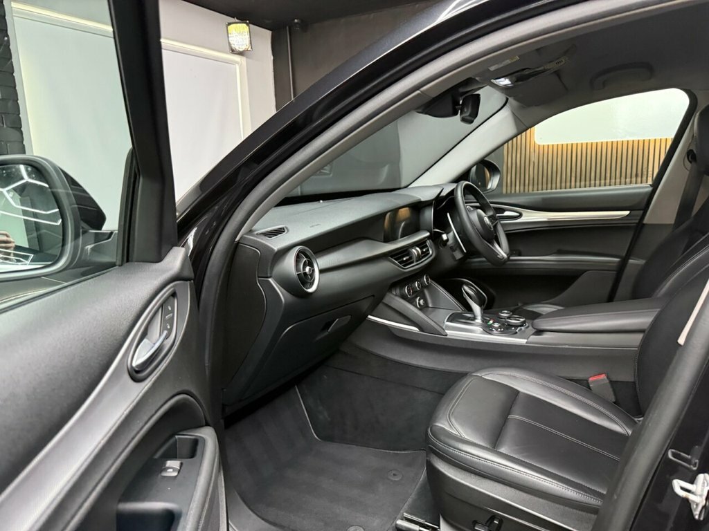Alfa Romeo Stelvio 2L Speciale Black #2