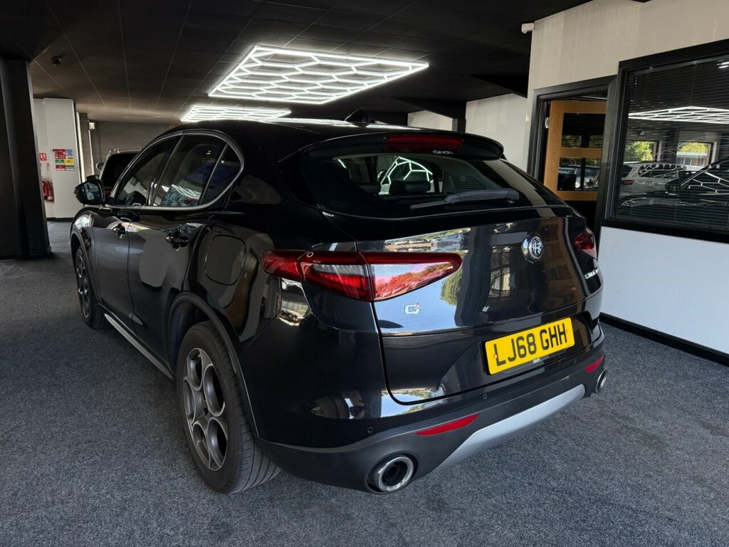 Alfa Romeo Stelvio 2L Speciale Black #3