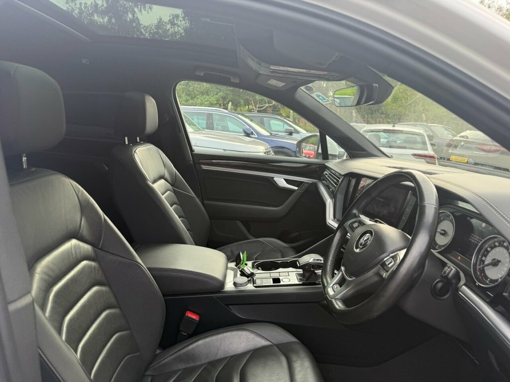 Volkswagen Touareg 3L R-line White #4