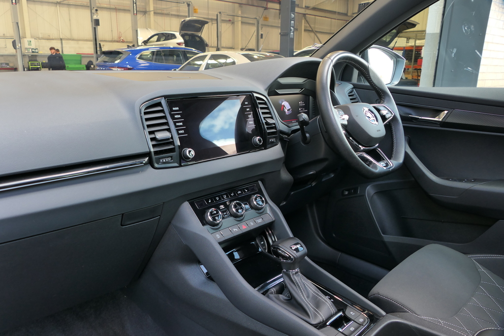 Skoda Karoq 1.5 Tsi Sportline Dsg 0 Ps White #2