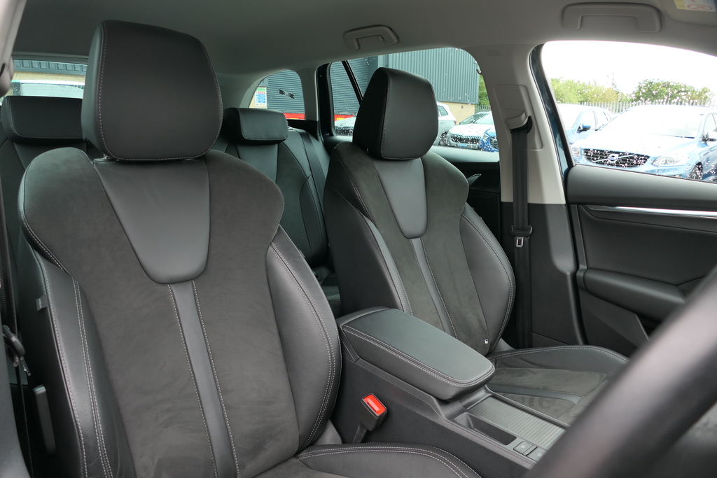 Skoda Octavia 2.0 Tsi Vrs Dsg Estate White #10