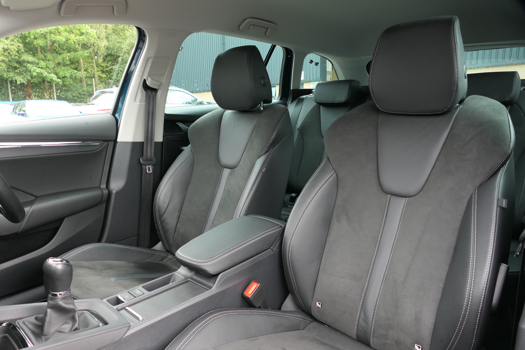 Skoda Octavia 2.0 Tsi Vrs Dsg Estate White #16