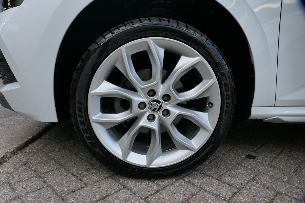 Skoda Kamiq 1.0 Tsi 110 Se L Dsg 0 Ps White #5