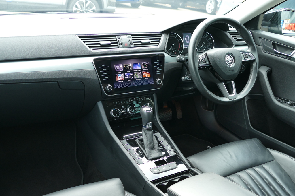 Skoda Superb 1.5 Tsi Se Technology Dsg 0 Ps Black #2