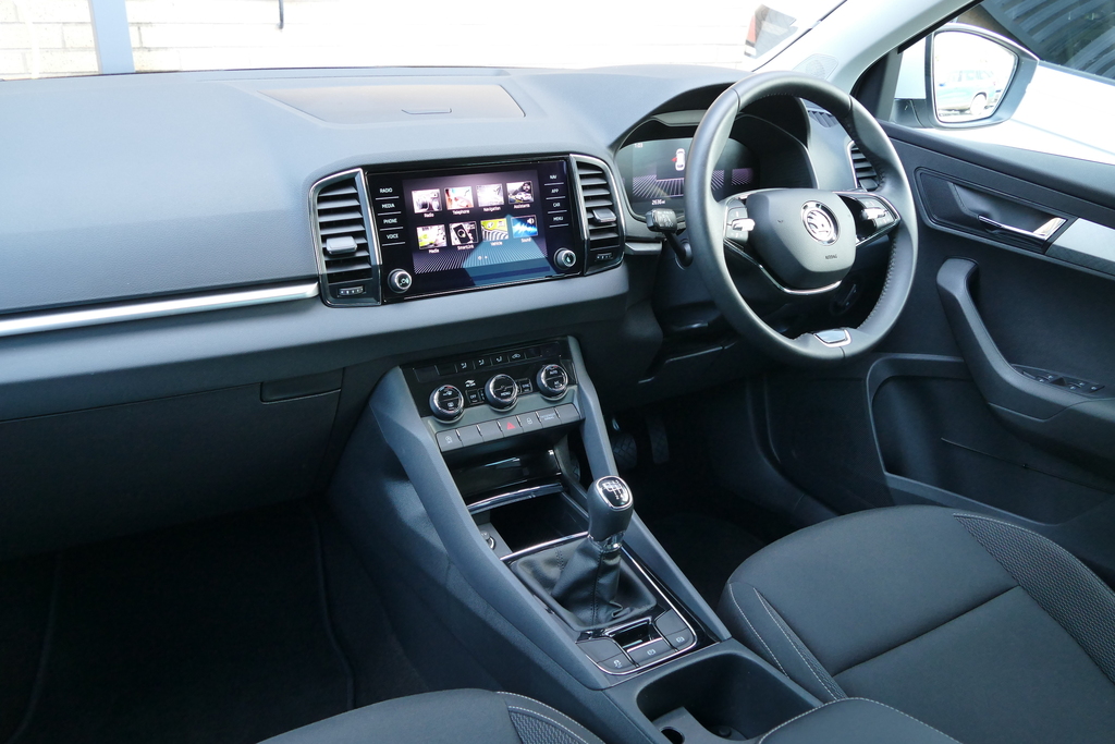 Skoda Karoq 1.5 Tsi Se Drive 150 Ps White #2