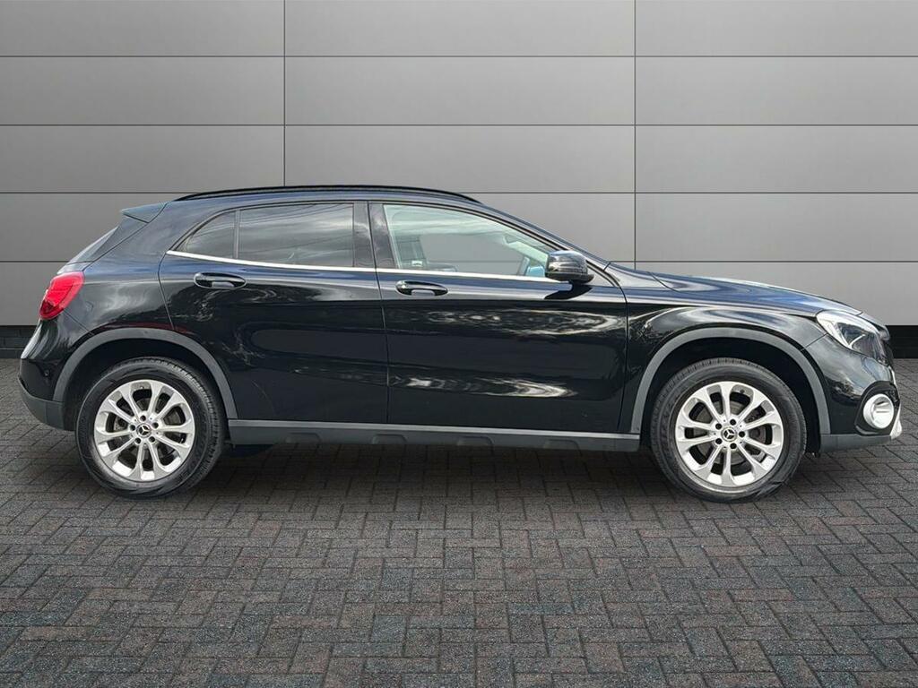Mercedes-Benz GLA Class 1.6 Gla200 Se Executive Euro 6 Ss KF68KZD Black #5