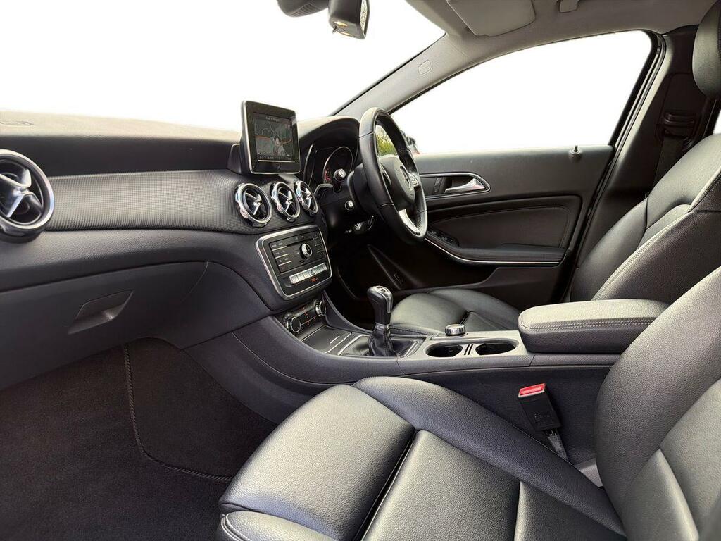 Mercedes-Benz GLA Class 1.6 Gla200 Se Executive Euro 6 Ss KF68KZD Black #3