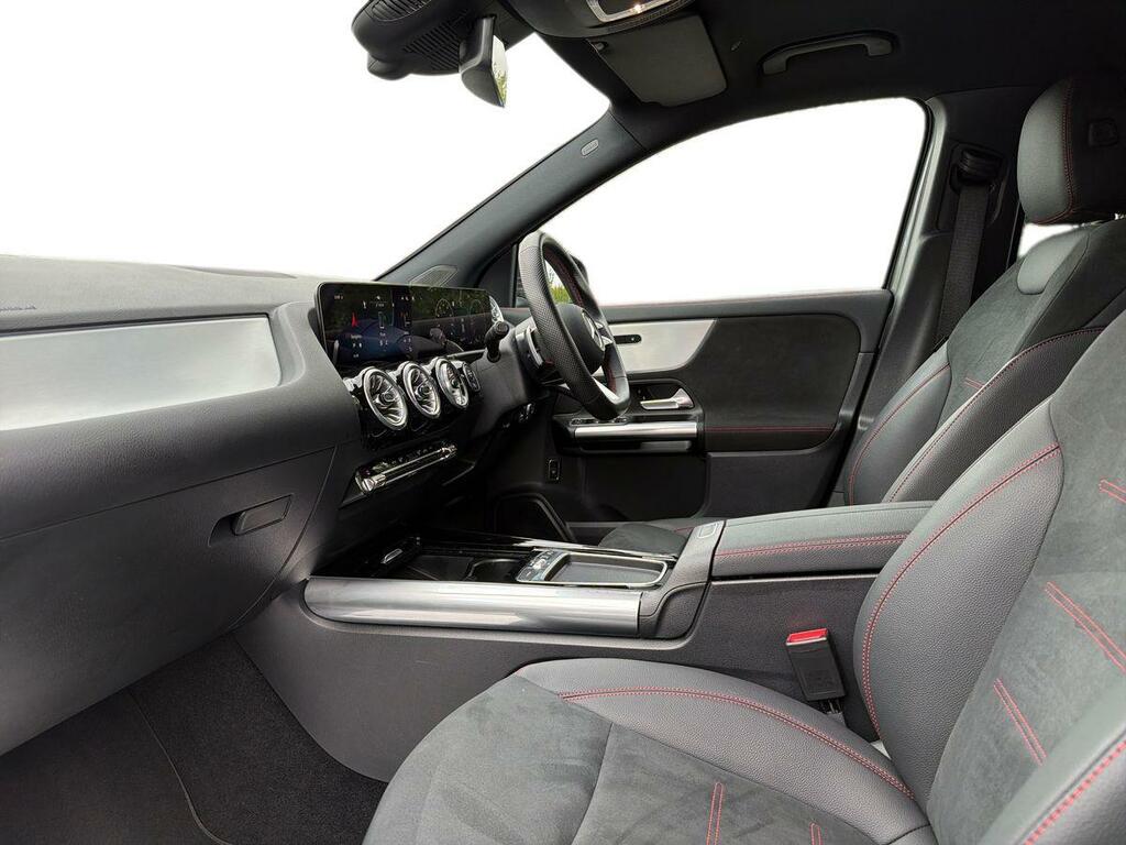 Mercedes-Benz GLA Class Gla 200 D Amg Line Executive Grey #3