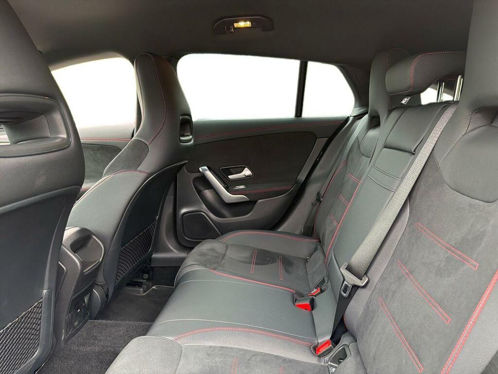 Mercedes-Benz CLA Class Cla 200 Amg Line Executive Shooting Brak Black #4