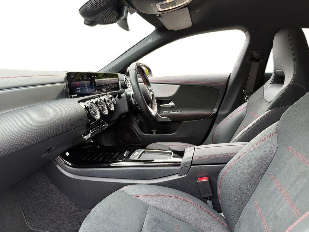 Mercedes-Benz CLA Class Cla 200 Amg Line Executive Shooting Brak Black #3