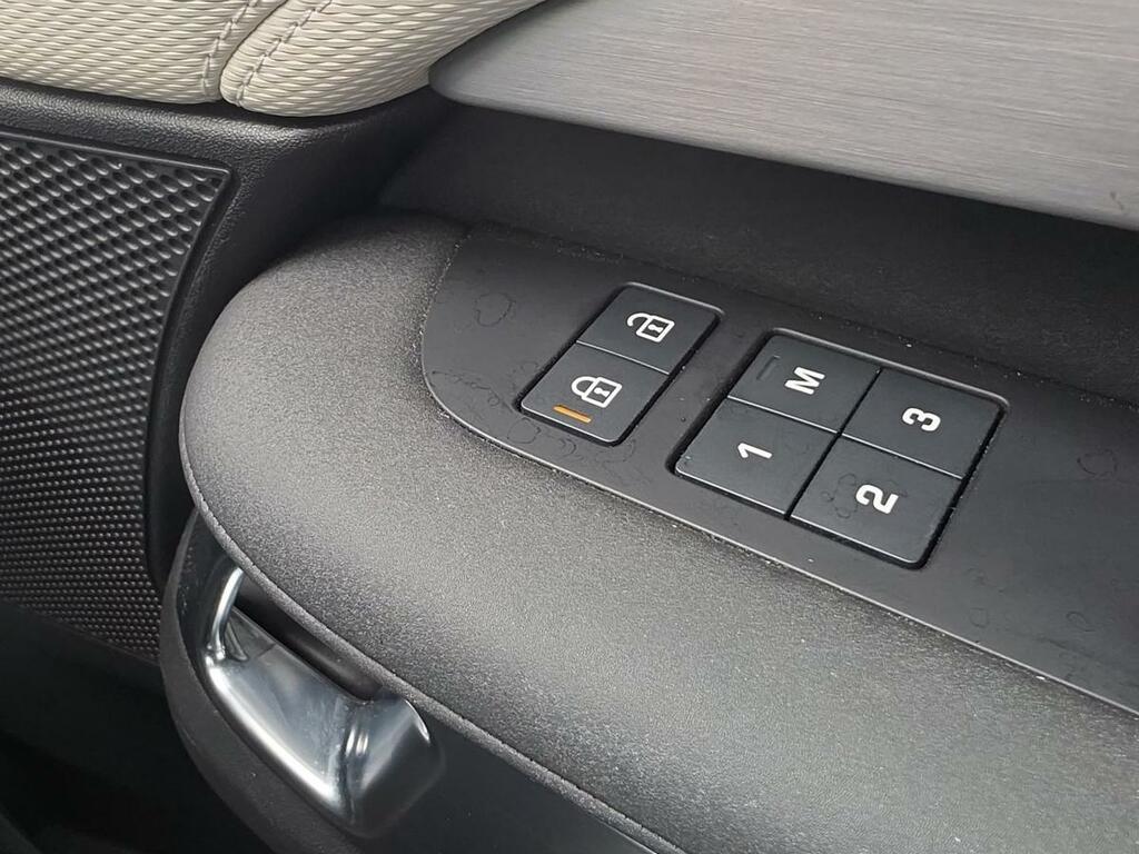 Land Rover Discovery Hse Commercial Black #38