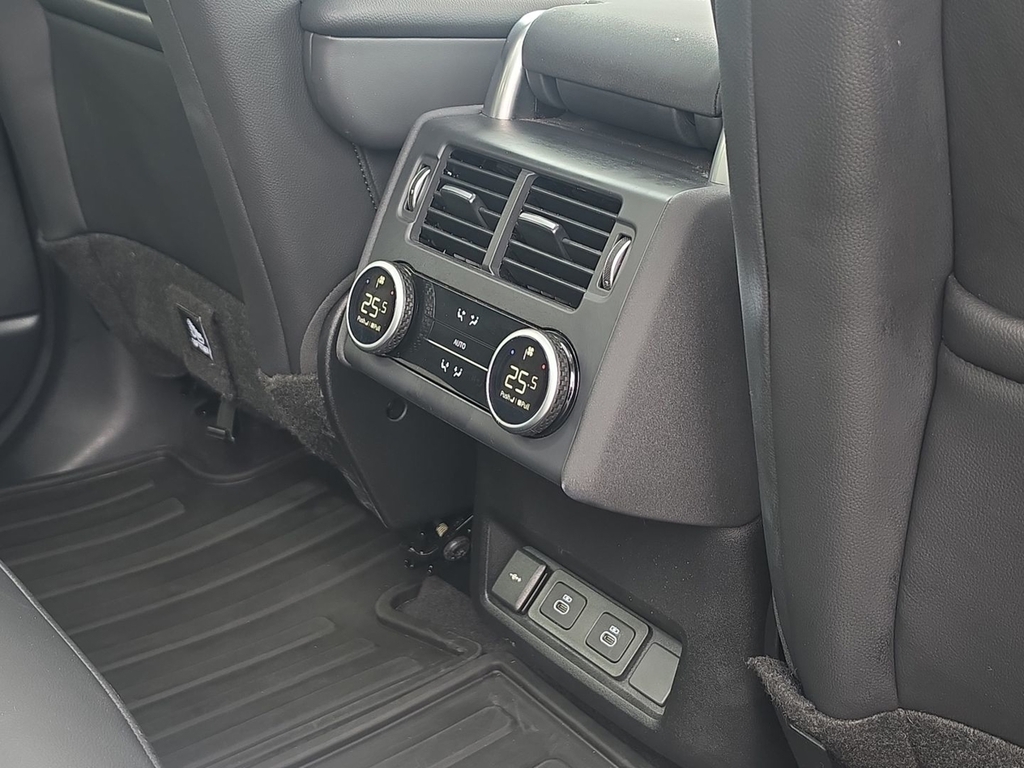Land Rover Discovery Hse Commercial Black #18