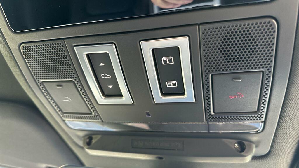 Land Rover Defender 110 110 2024 74 #23