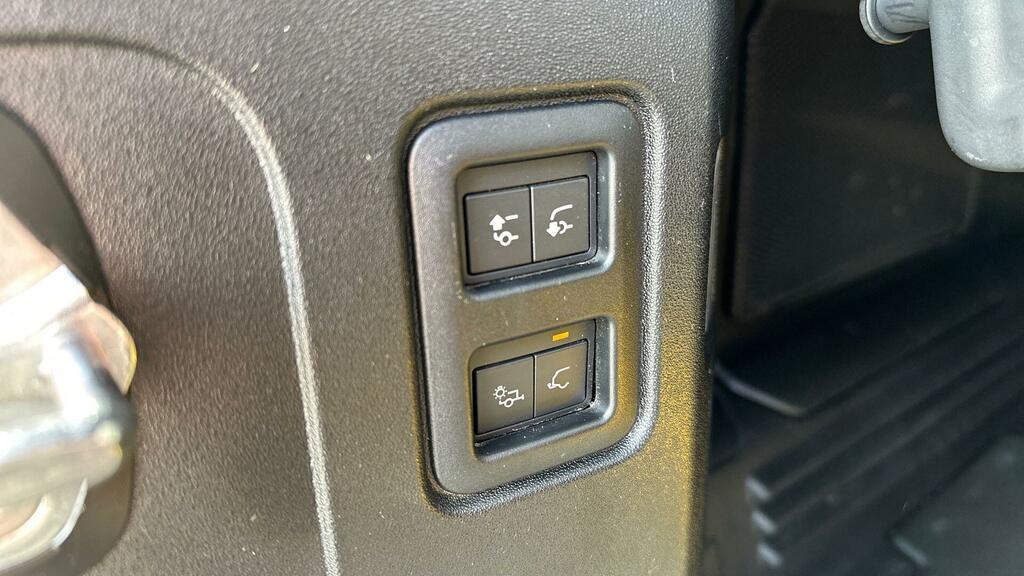 Land Rover Defender 110 110 2024 74 #29