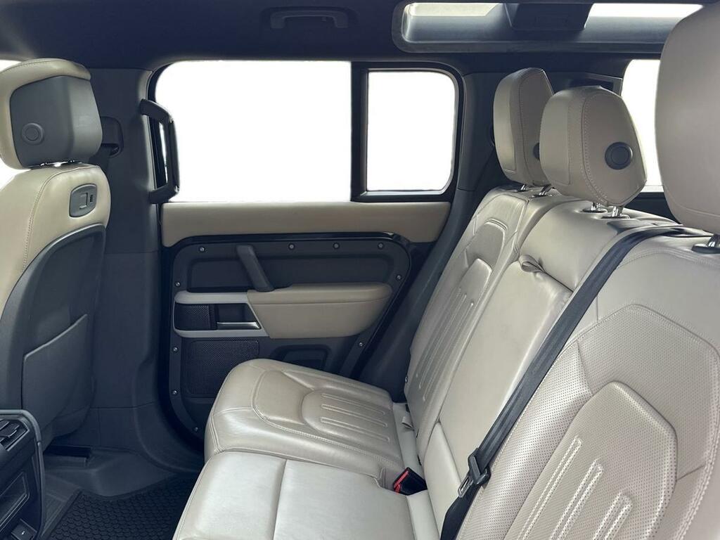 Land Rover Defender 110 3.0 D300 Hse Black #4