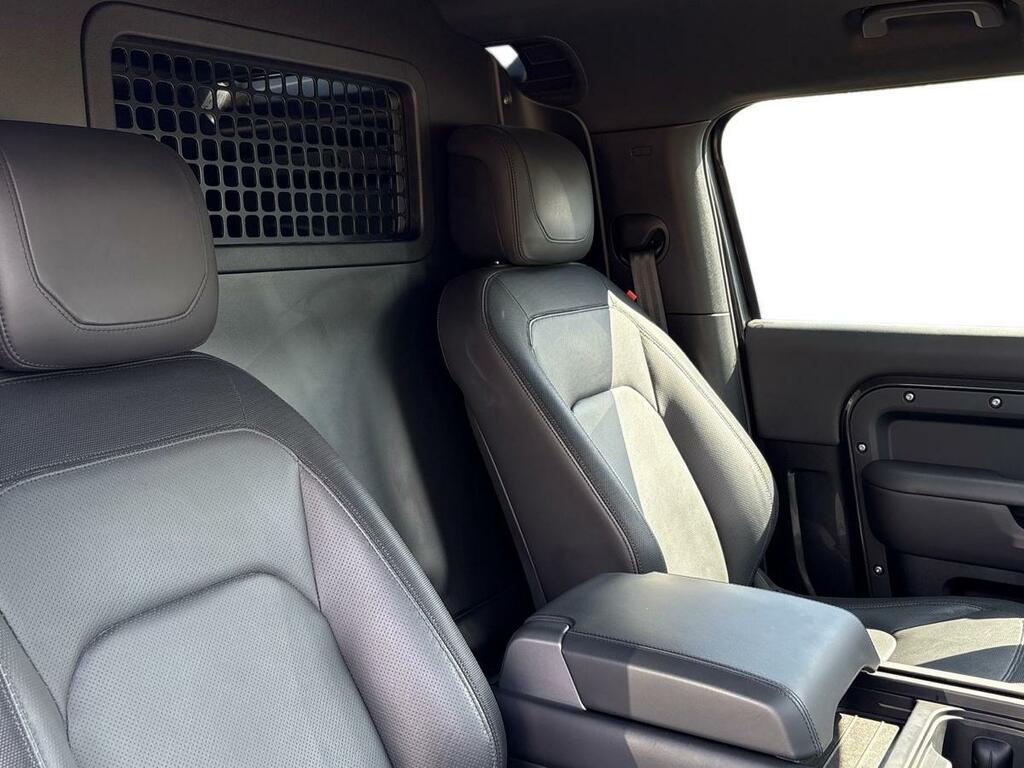 Land Rover Defender 90 3.0 D300 Hard Top X-dynamic Hse Grey #4