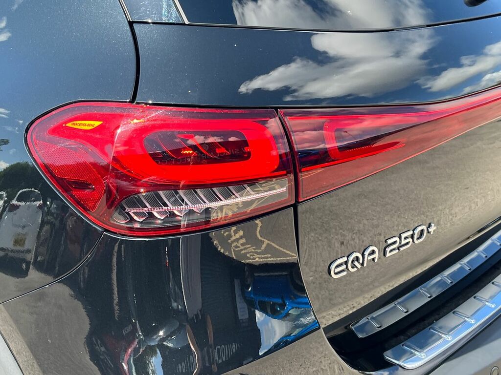 Mercedes-Benz EQA Eqa 250 140Kw Amg Line Premium 66.5Kwh Black #20
