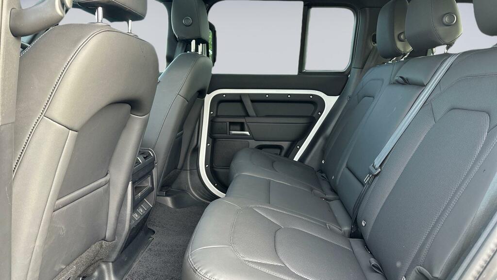 Land Rover Defender 110 3.0 D250 110 X-dynamic Se White #4