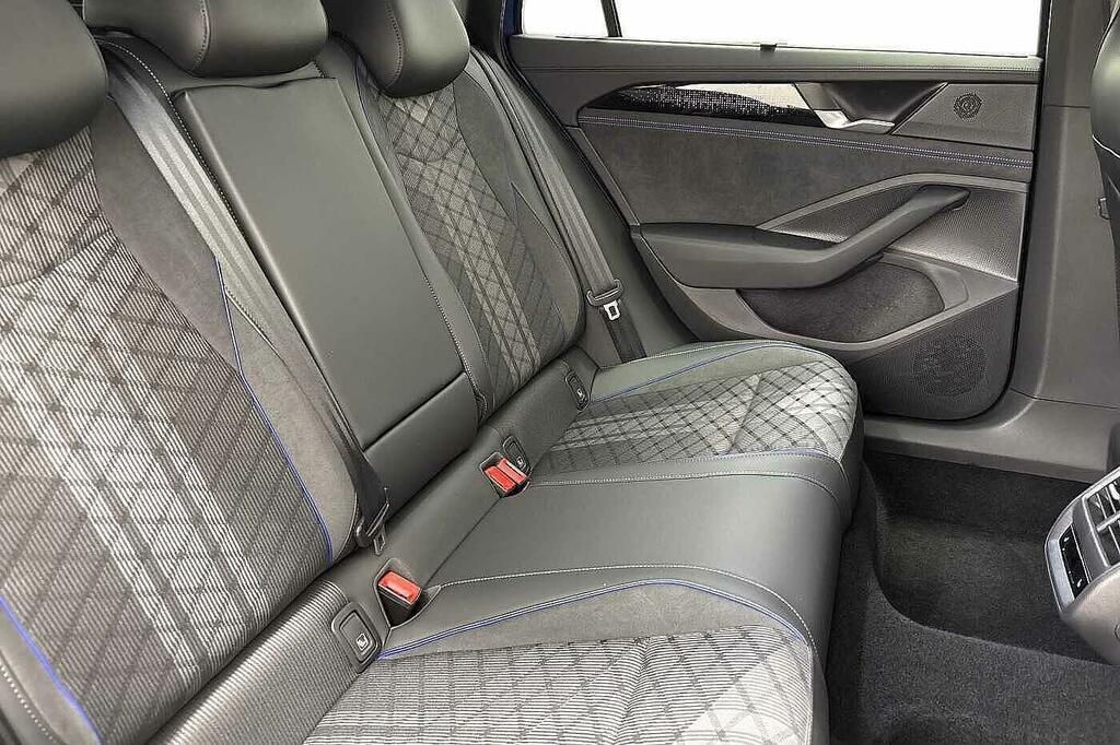 Volkswagen Passat 1.5 Etsi Mhev R-line Estate Hybrid Dsg Silver #9