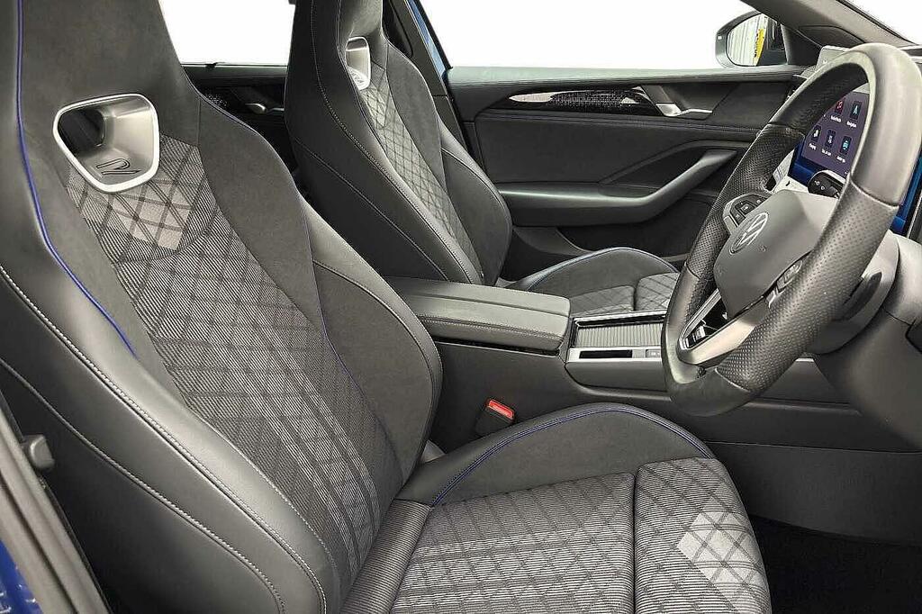 Volkswagen Passat 1.5 Etsi Mhev R-line Estate Hybrid Dsg Silver #10