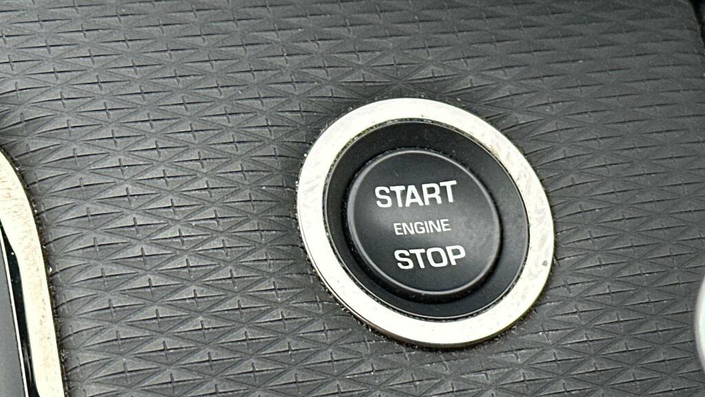 Land Rover Range Rover Evoque Suv 1.5 P300e 12.2Kwh 4Wd Euro White #48