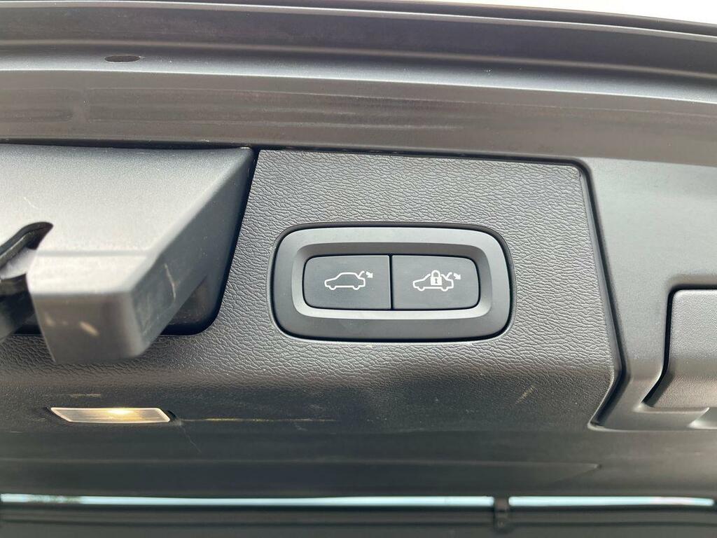 Volvo XC60 R-design Pro, B4 Awd Sunroof, 22 Alloys White #23