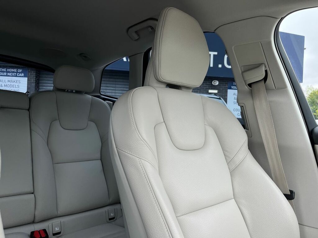 Volvo XC60 R-design Pro, B4 Awd Sunroof, 22 Alloys White #35
