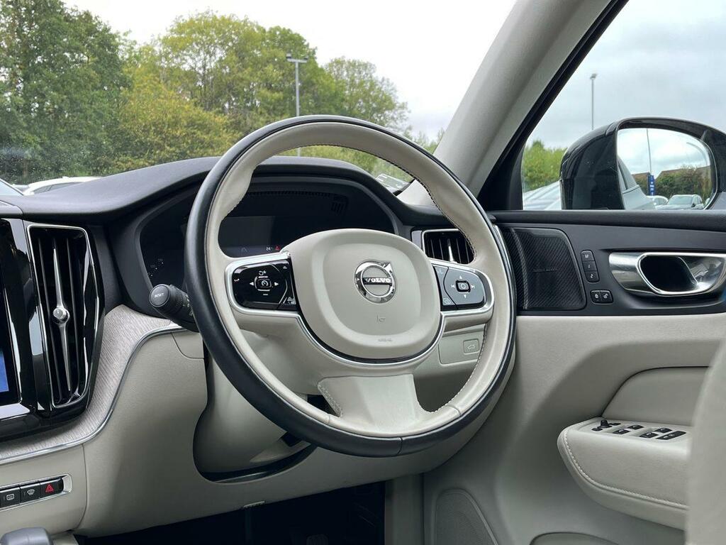 Volvo XC60 R-design Pro, B4 Awd Sunroof, 22 Alloys White #14