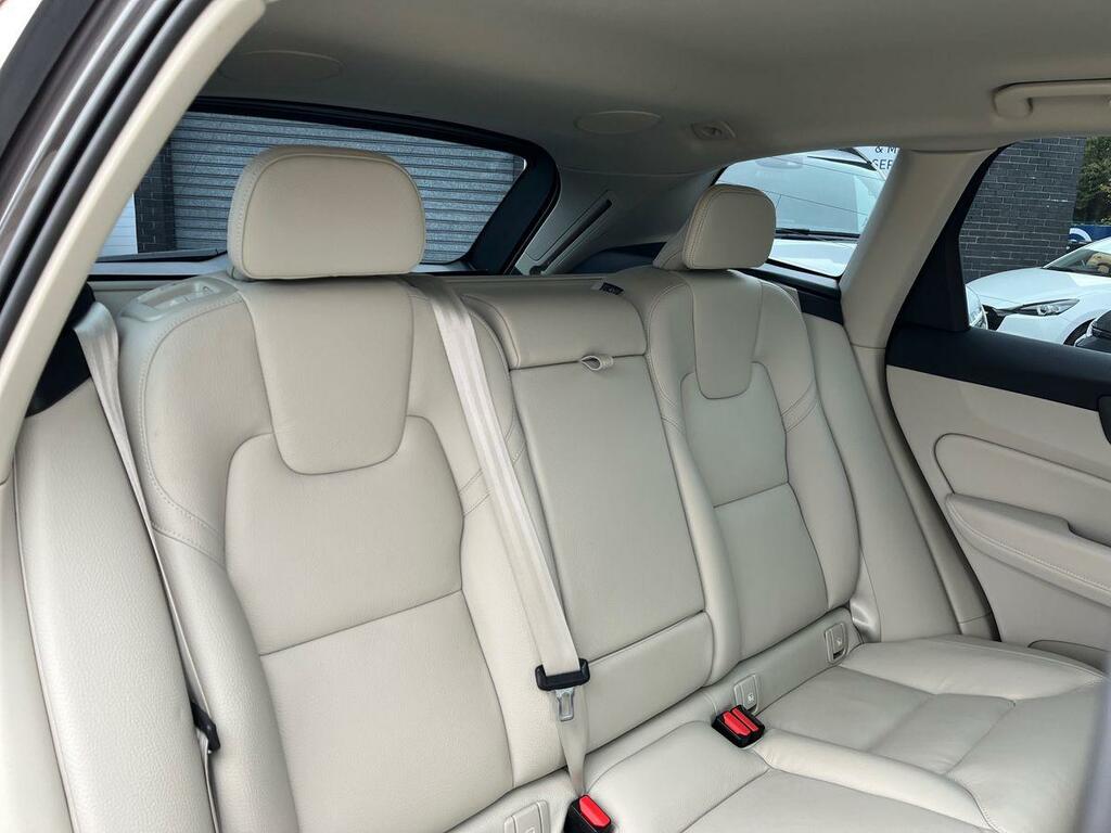 Volvo XC60 R-design Pro, B4 Awd Sunroof, 22 Alloys White #30