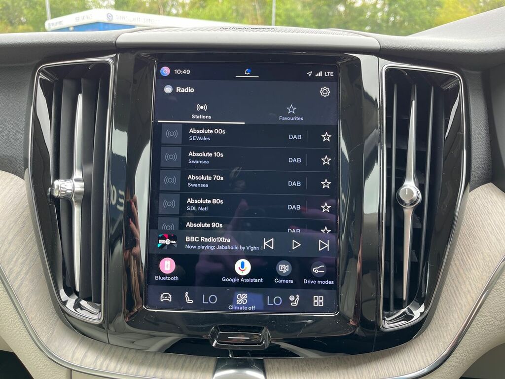 Volvo XC60 R-design Pro, B4 Awd Sunroof, 22 Alloys White #39