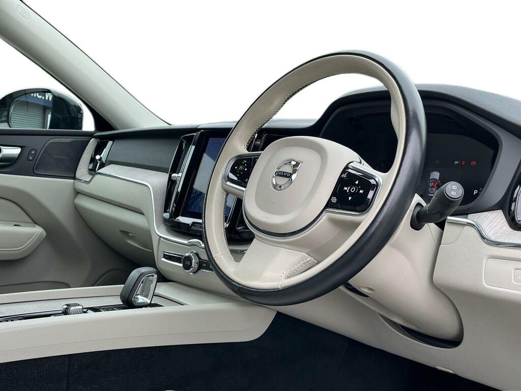 Volvo XC60 R-design Pro, B4 Awd Sunroof, 22 Alloys White #19
