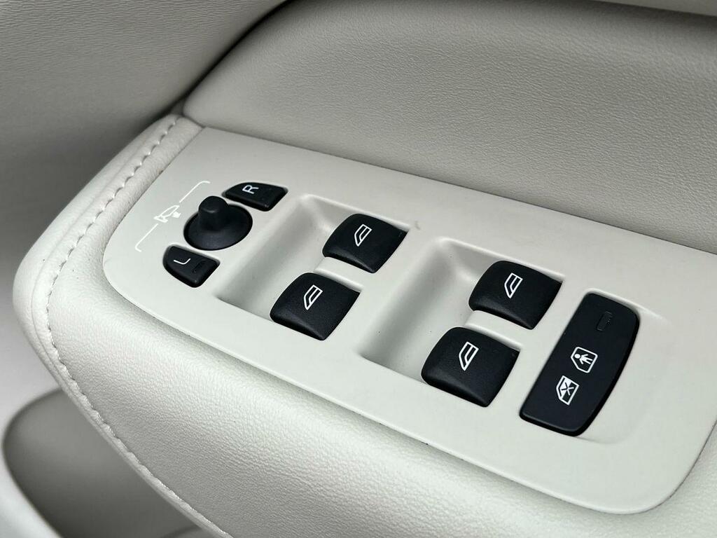 Volvo XC60 R-design Pro, B4 Awd Sunroof, 22 Alloys White #26