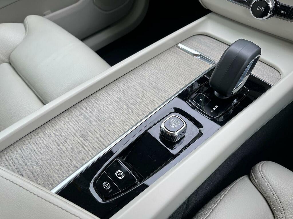 Volvo XC60 R-design Pro, B4 Awd Sunroof, 22 Alloys White #13