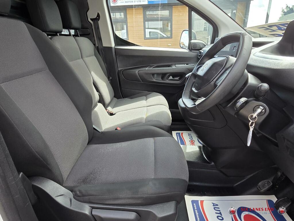 Peugeot Partner Grip White #2
