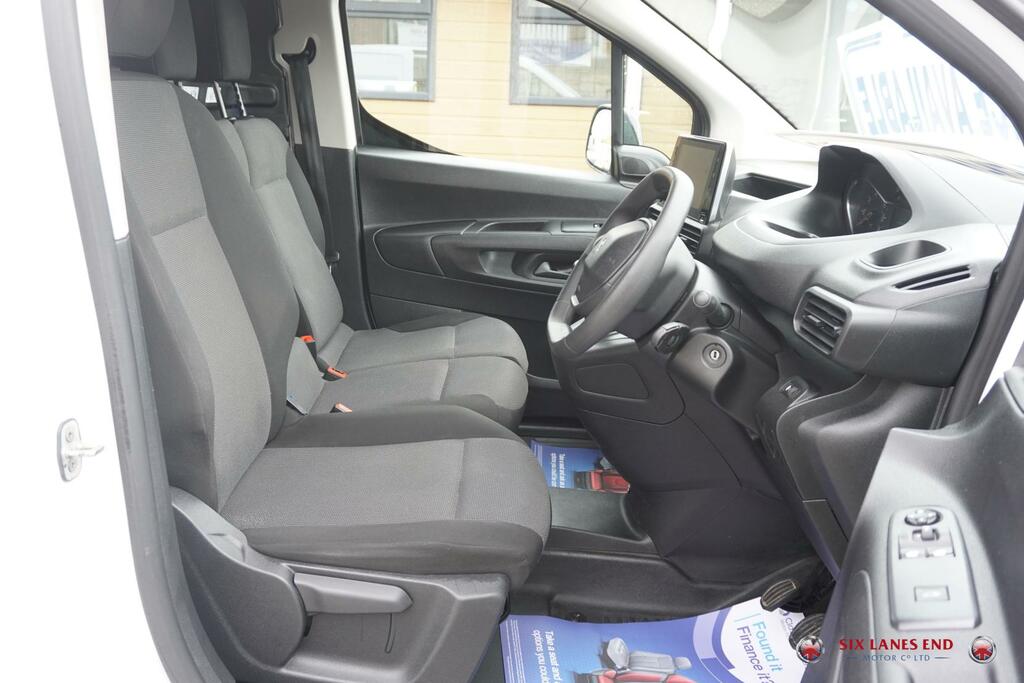 Peugeot Partner Professional Premium White #2
