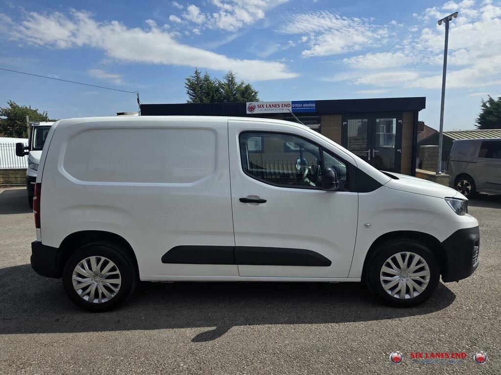 Peugeot Partner Professional Premium White