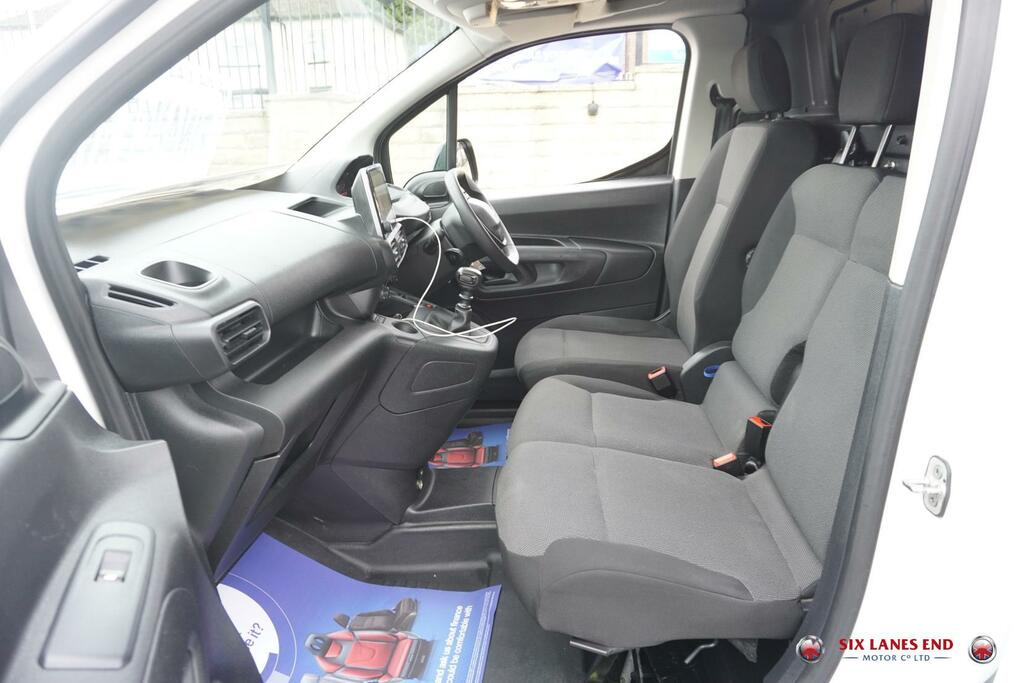 Peugeot Partner Professional Premium White #4