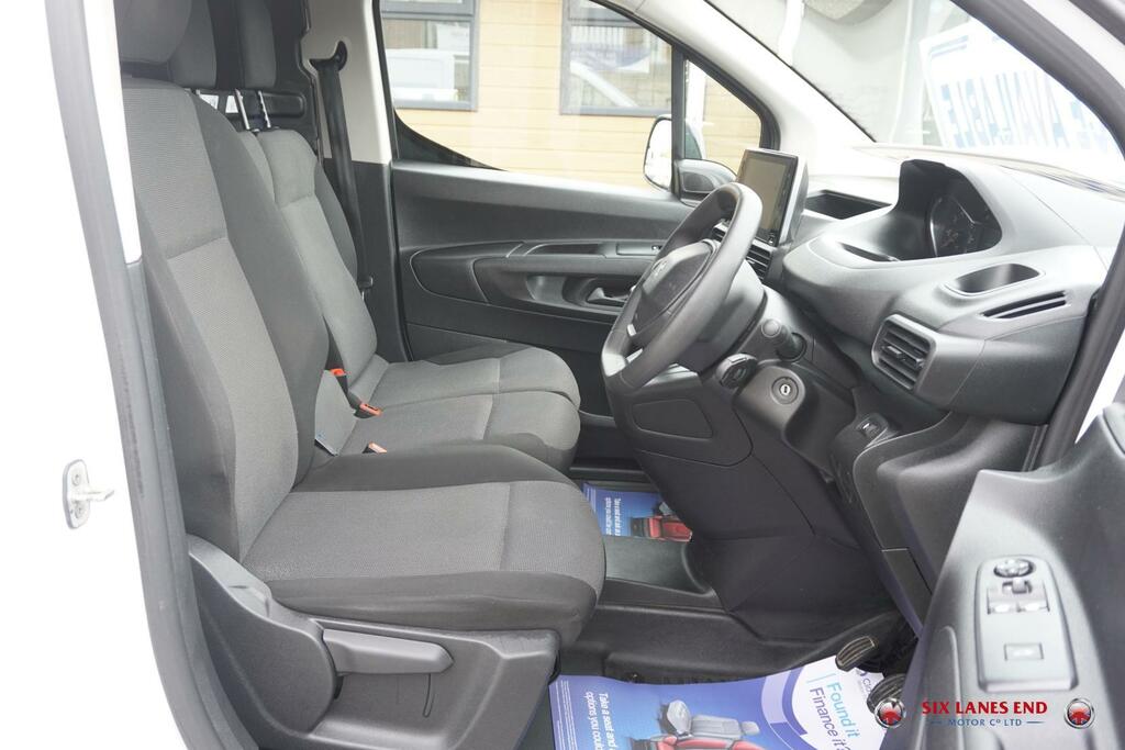 Peugeot Partner Professional Premium White #2