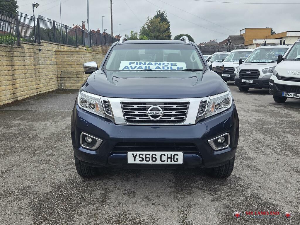 Nissan Navara Tekna Blue #2