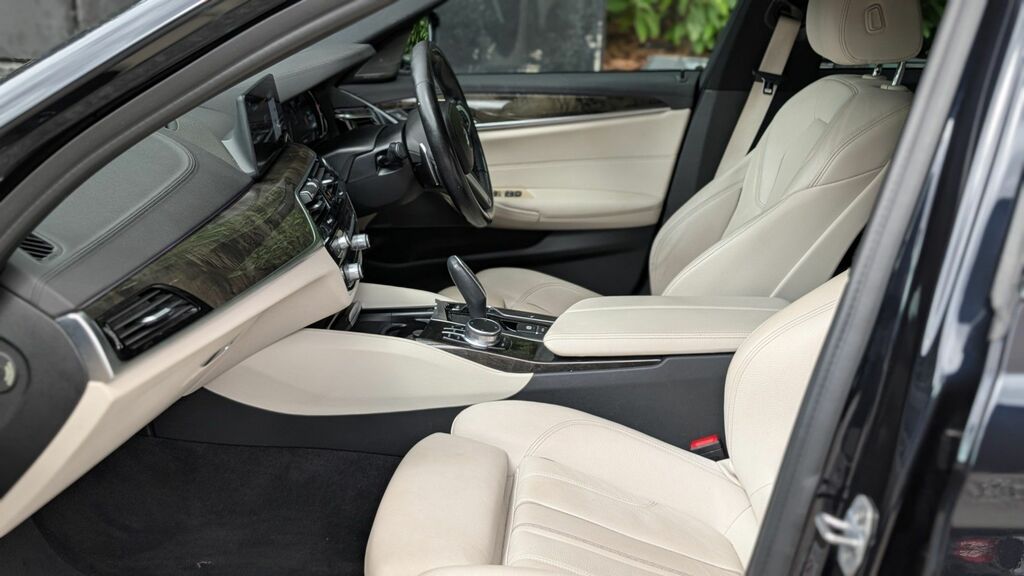 BMW 5 Series 530E M Sport White #12