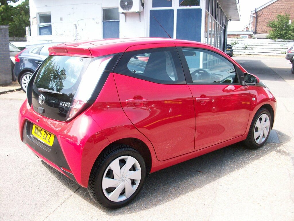 Toyota Aygo 1.0 Vvt-i X-play Euro 6 Red #4