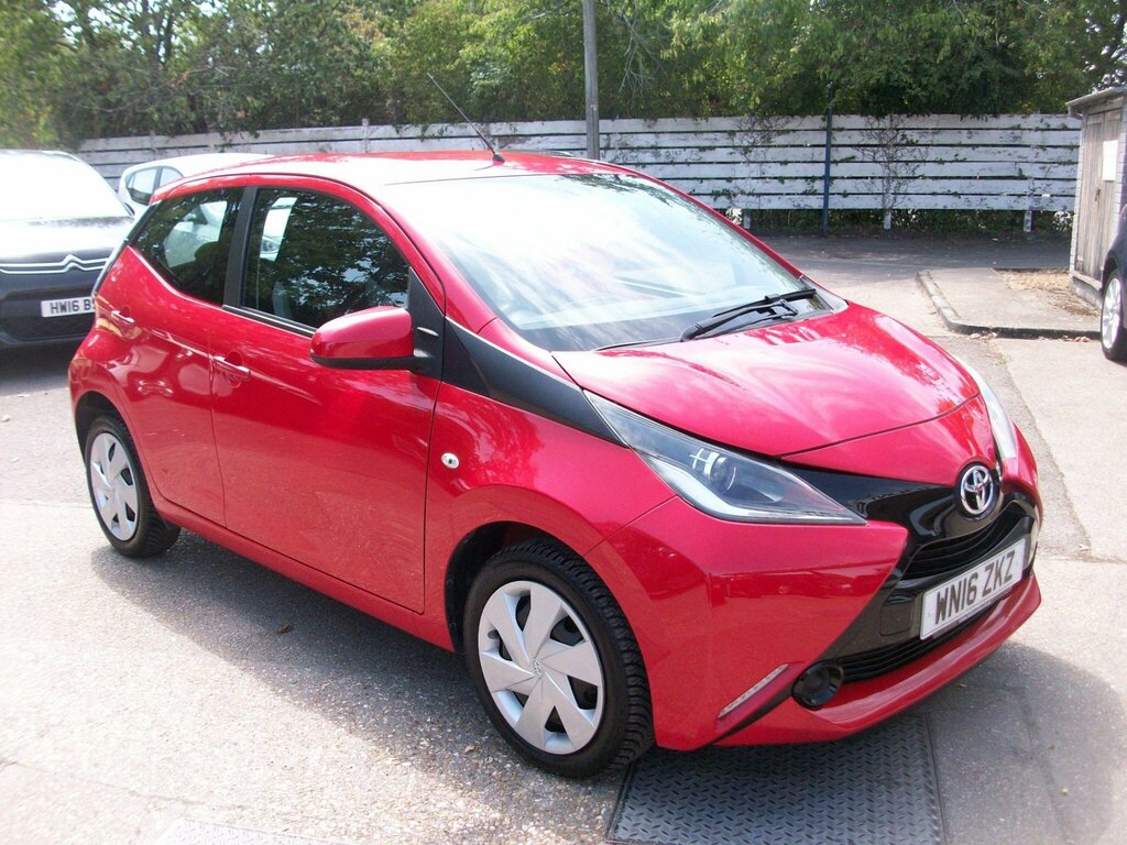 Toyota Aygo 1.0 Vvt-i X-play Euro 6 Red #3