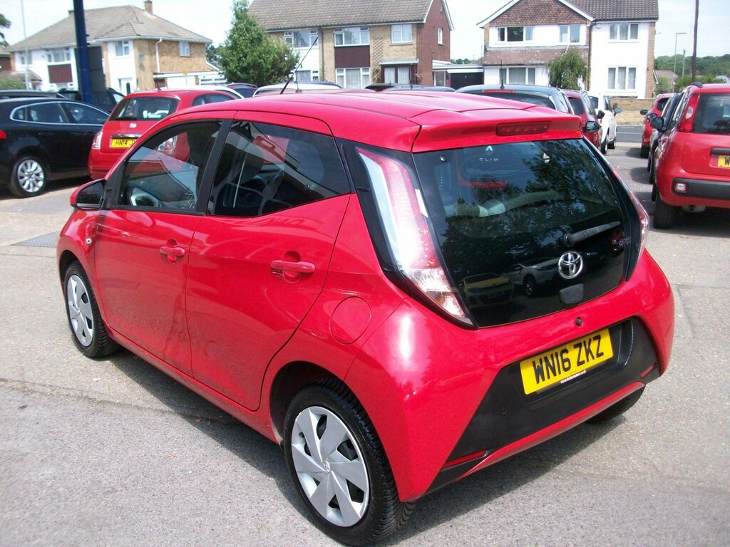 Toyota Aygo 1.0 Vvt-i X-play Euro 6 Red #6