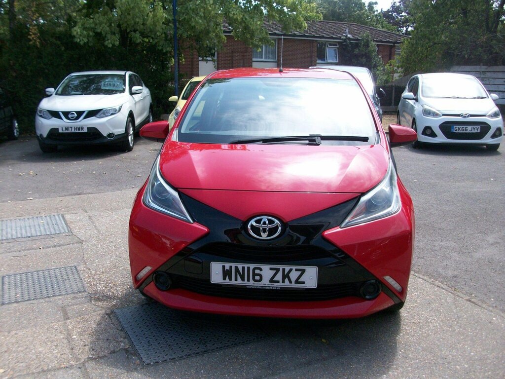 Toyota Aygo 1.0 Vvt-i X-play Euro 6 Red #2