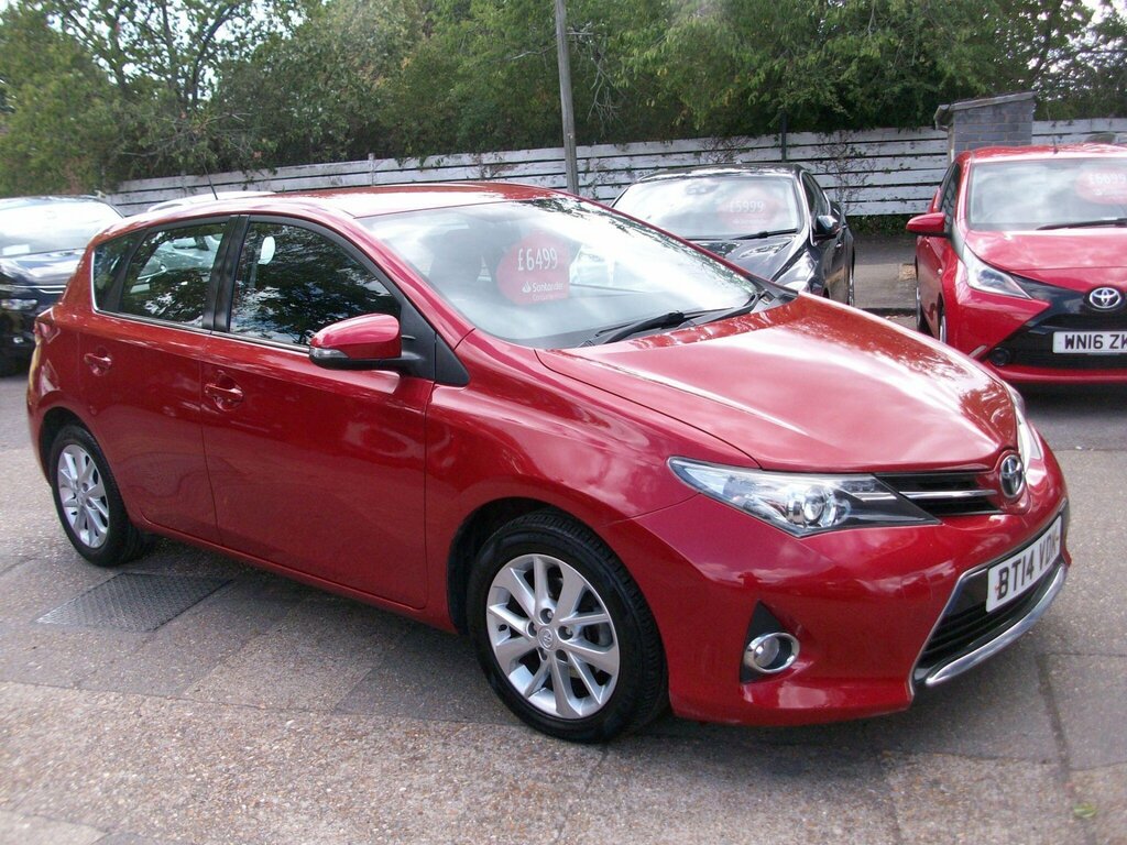 Toyota Auris 1.6 V-matic Icon Euro 5 Red