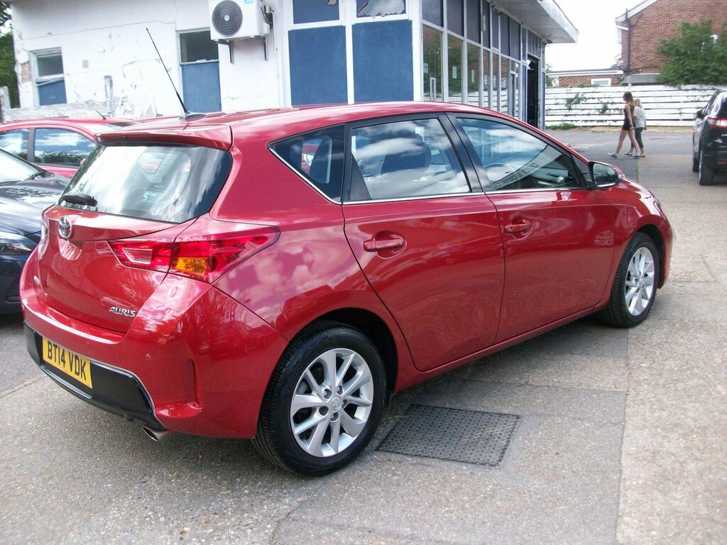 Toyota Auris 1.6 V-matic Icon Euro 5 Red #4